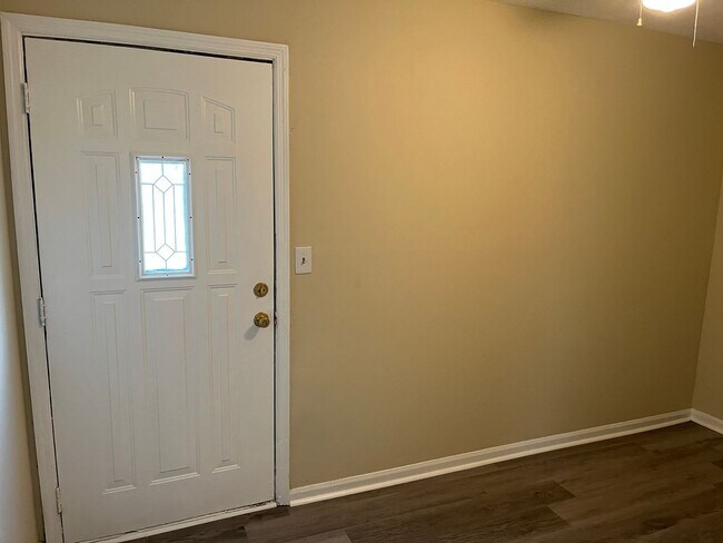 Building Photo - **AVAILABLE NOW**4 Bedroom / 1.5 Bathroom Home for Rent in East Columbus, GA***