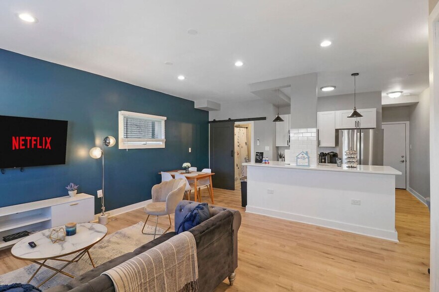 Building Photo - 5015 Main St