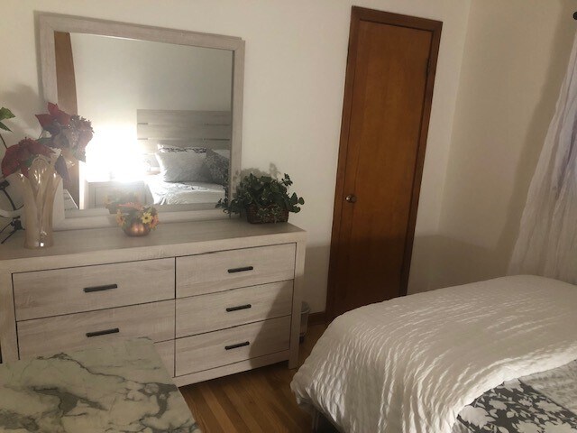 Building Photo - 12 Brookside Ave E