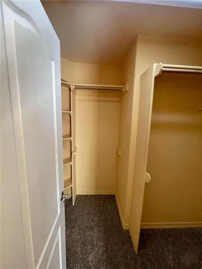 Building Photo - 143 Fox Run Cir