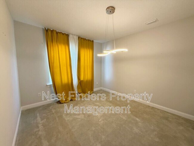 Building Photo - 676 Natureland Cir