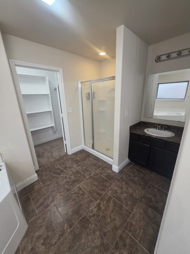 Building Photo - 3 bed 2 bath home with 2 car garage in Legends Park!