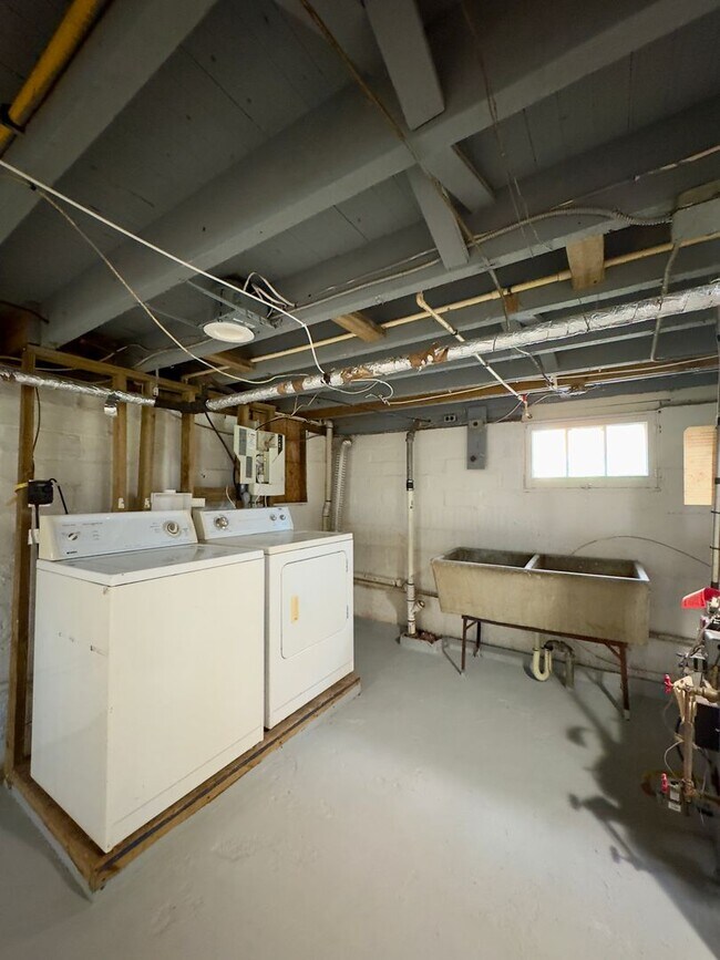 Building Photo - Charming 3 Bedroom/ 1 Bathroom Home in Dundalk, MD!