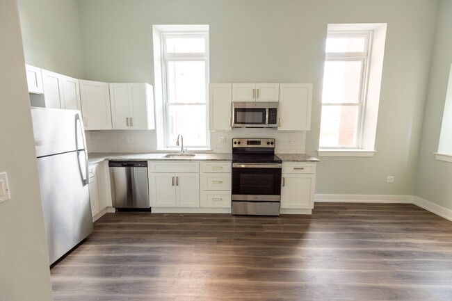 Building Photo - 4627 E Thompson St