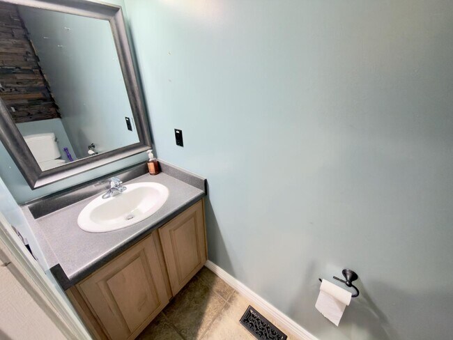 Building Photo - 317 W Farmside Dr