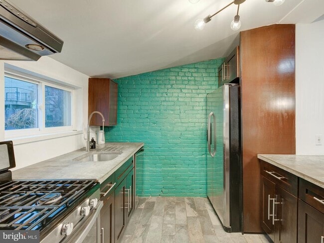 Building Photo - 1520 E Susquehanna Ave