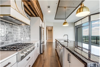 Building Photo - 9758 Katy Fwy