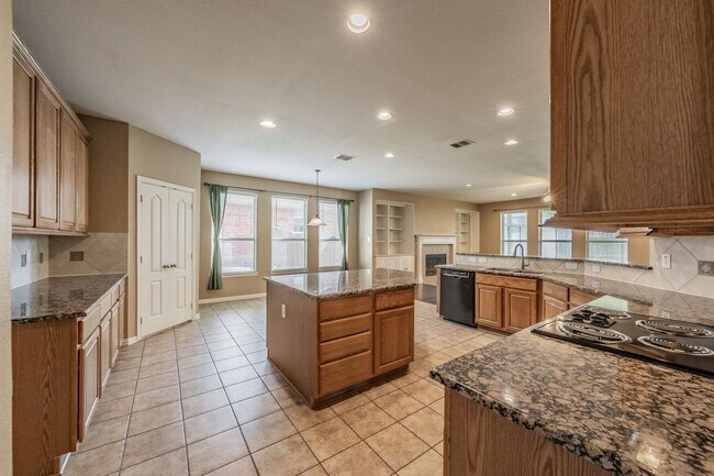 Building Photo - 3504 Oliver Dr