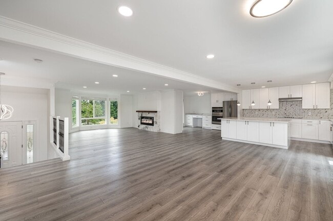 Building Photo - 5 bed 4 bath home in somerset available 9/1
