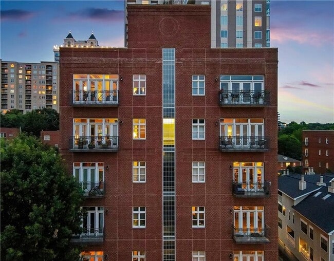 Building Photo - 206 11th St NE