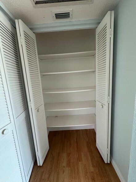 Master 2nd closet - 18637 Lake Worth Blvd