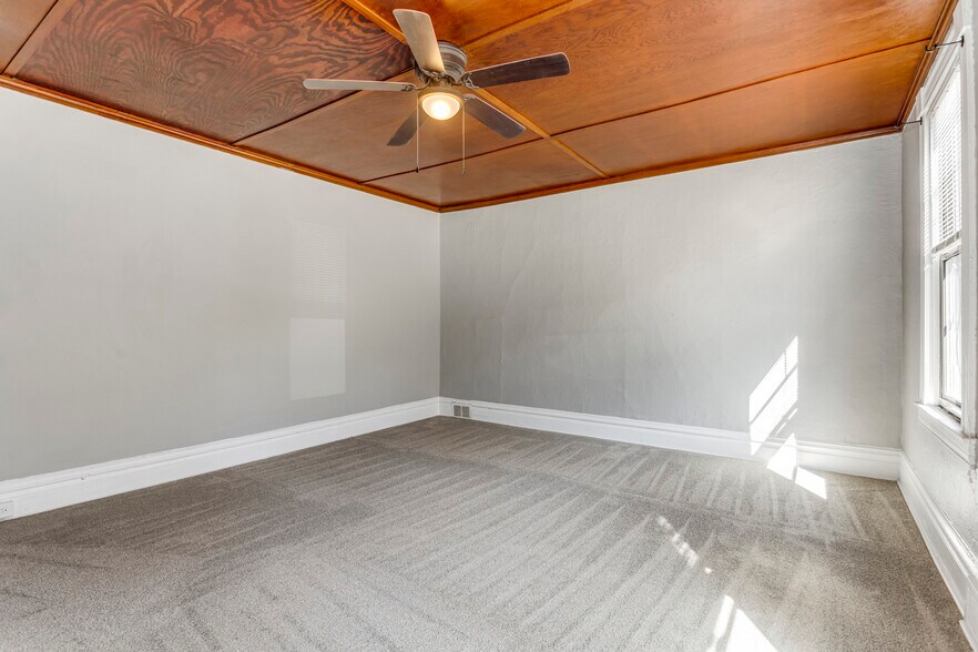 Building Photo - 1622 Westmont Ave