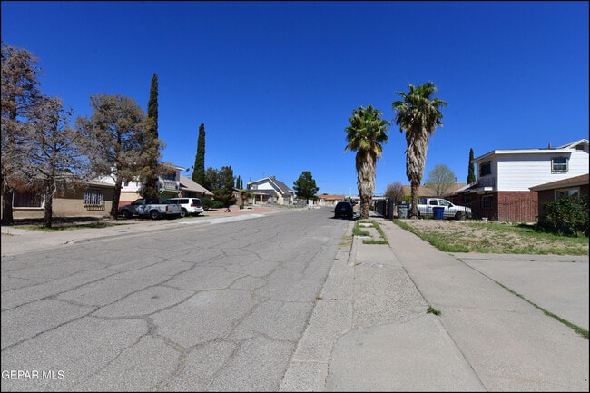 Building Photo - 908 Bolivia St