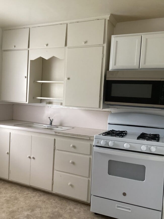 Building Photo - Located in Portales!! Cozy 1 bed apartment!