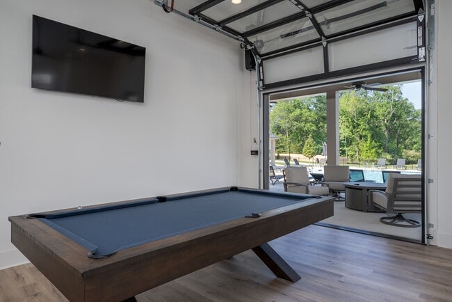 Building Photo - 815 Stonebrook Cir