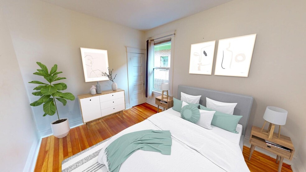 Building Photo - Recently updated Jefferson Park home with fenced backyard