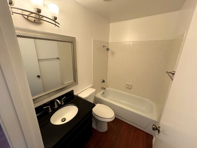 Building Photo - Quaint Home in Quiet East Ventura Neighborhood