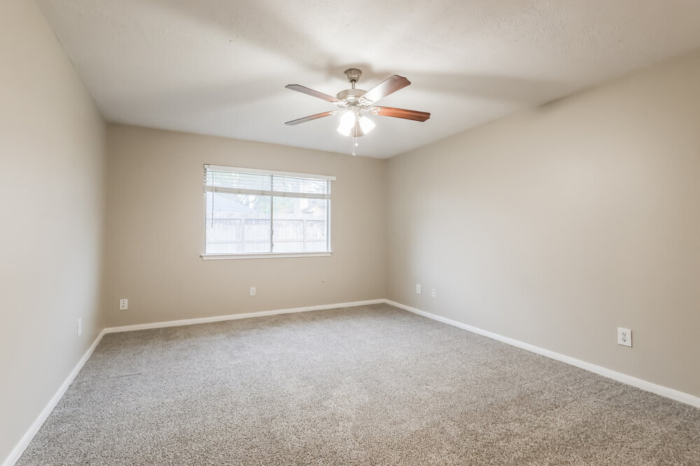 Building Photo - 12655 Pine Bush Dr