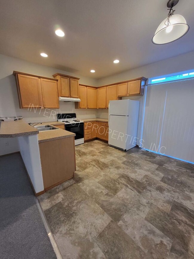 Building Photo - 3 Bed NE Pdx Home w/Gas Fireplace, Garage,...