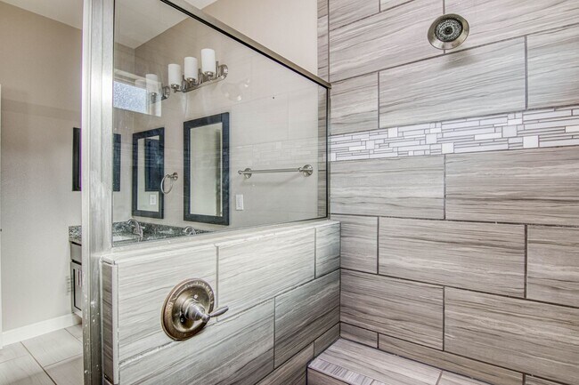 Building Photo - Furnished Eastside Beautiful 3 bed/2 baths...