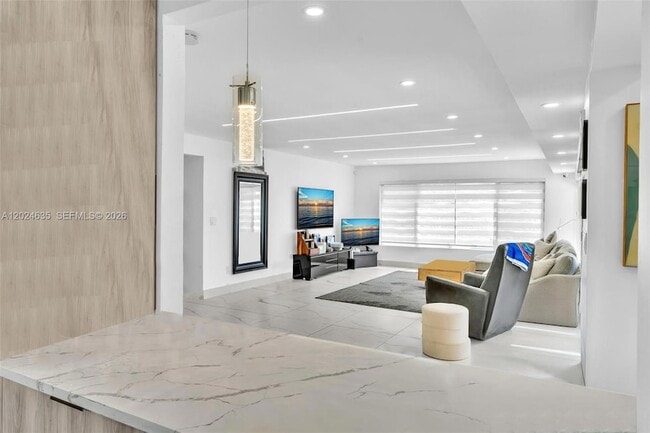Building Photo - 9257 Bay Dr