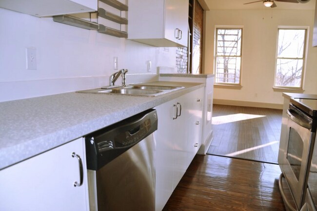 Building Photo - 445 W McMicken Ave