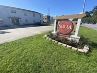 Building Photo - Enjoy small-town charm with big convenience — 2BR near downtown