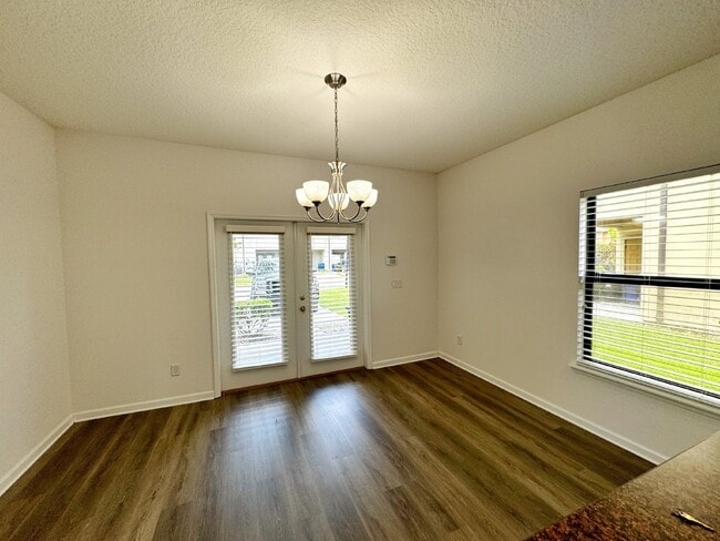 Building Photo - 3BR/2.5BA Paloma Townhome. Bright & Comfortable!