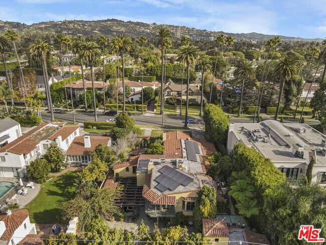 Building Photo - 707 N Bedford Dr