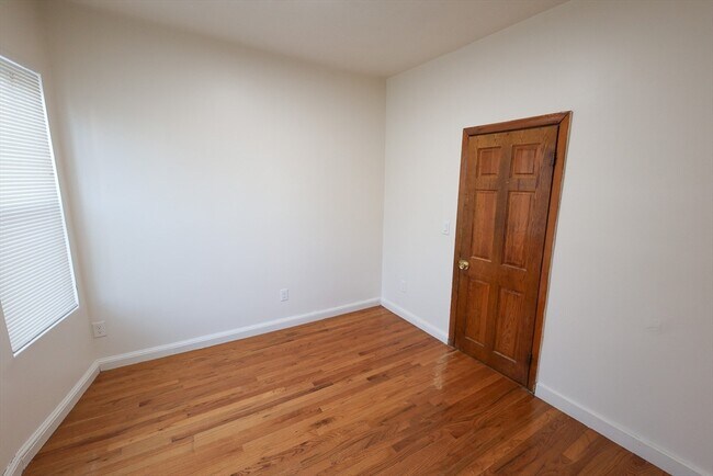 Building Photo - 1 Kenilworth St