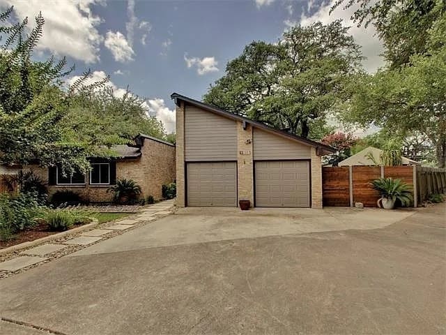 Building Photo - 3607 Summit Bend