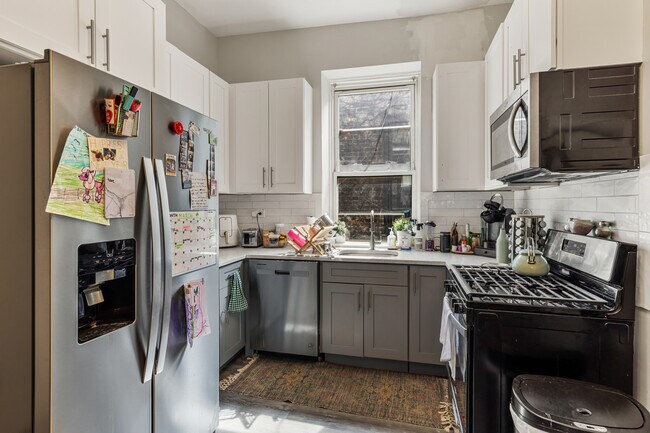 Building Photo - 1345 N Maplewood Ave