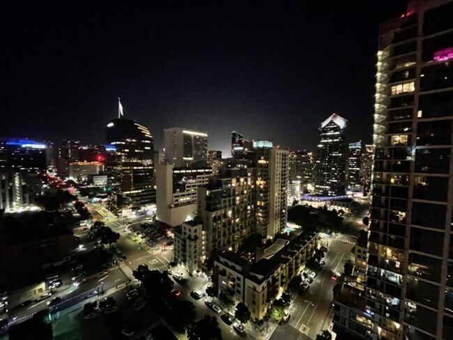 Building Photo - 2 Bedroom-2 Bathroom Fully Furnished Condo...