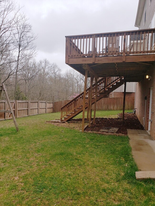 Building Photo - 652 Winding Bluff Way