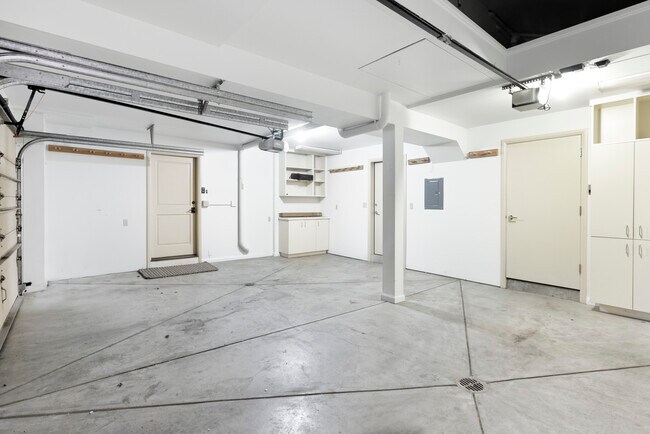 Building Photo - 207 N 2nd St