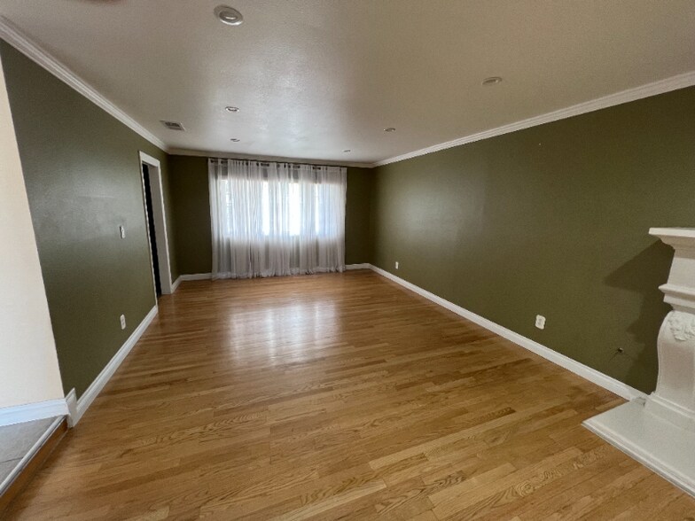 Building Photo - 19926 Cantara St