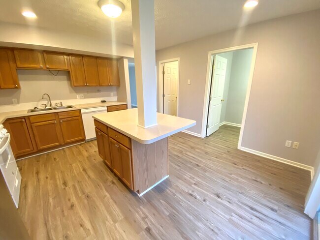 Building Photo - 328 Belle Ave SW