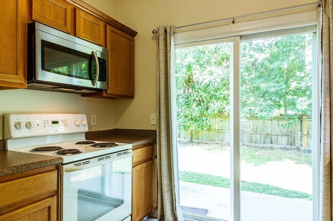 Building Photo - Wonderfully located Wilmington home for Rent