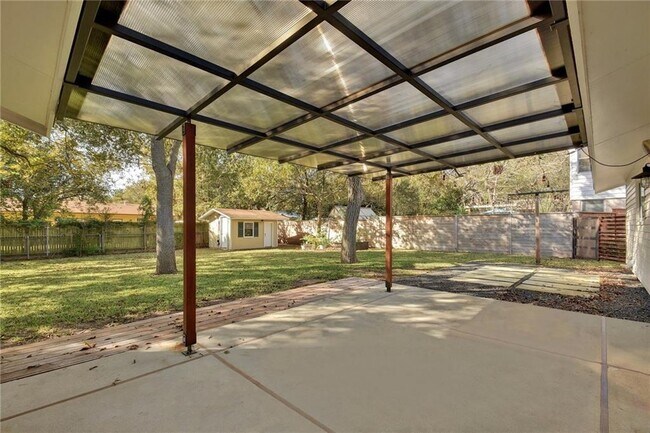 Building Photo - 3005 White Rock Dr