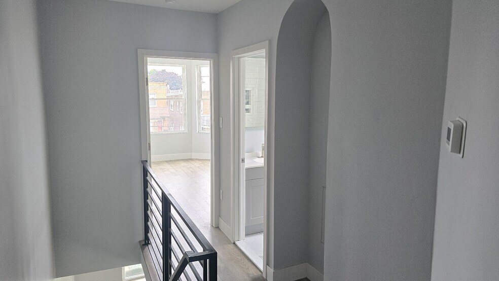 Building Photo - 484 Shurs Ln