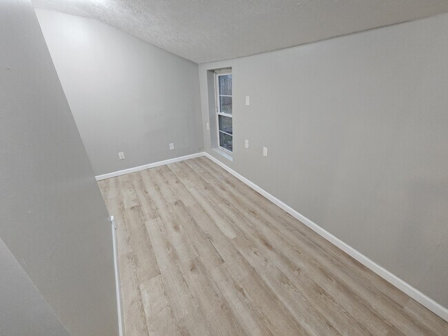 Building Photo - 1914 W 58th St