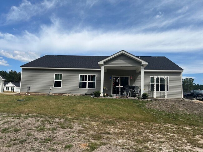 Building Photo - 4 Bedroom, 2 Bath Home