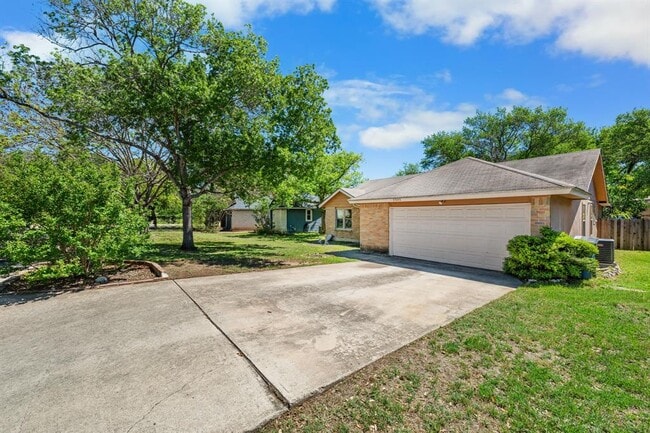 Building Photo - 7501 Whistlestop Dr