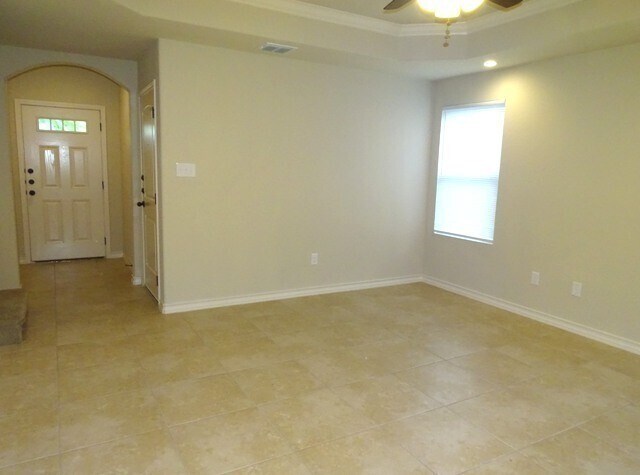 Building Photo - 7010 Lakeview Dr.