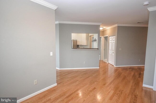 Building Photo - 4950 Brenman Park Dr