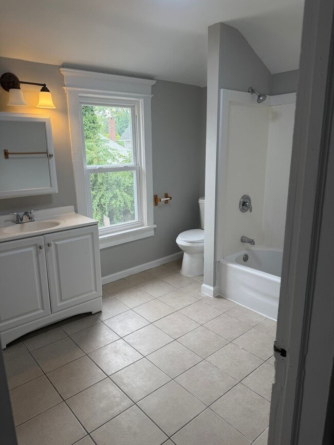 Building Photo - Recently Renovated 3-Bedroom, 1-Bath Home in Pleasantville