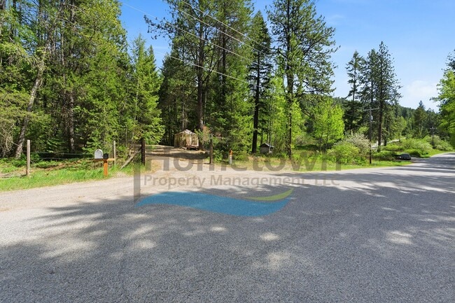 Building Photo - 1 Bedroom 1 Bath Cottage Style Studio Home with Off Street Parking Available in Sagle, Idaho!