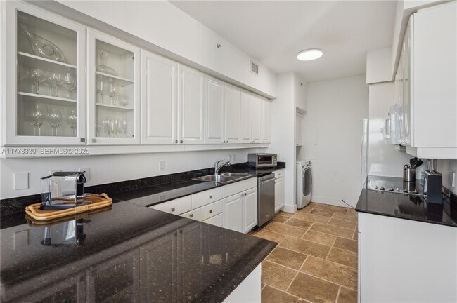 Building Photo - 747 Crandon Blvd