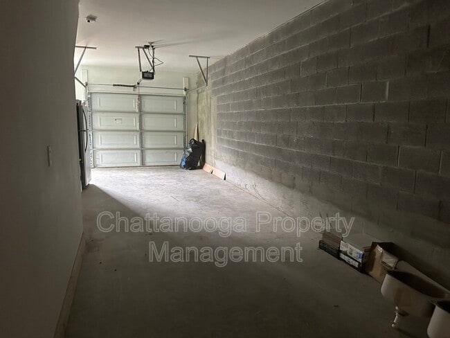 Building Photo - 9936 Falcon Crest Dr