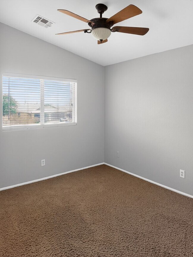 Building Photo - Beautifu;l 4Bed/2.5Bath, Private Pool Home!